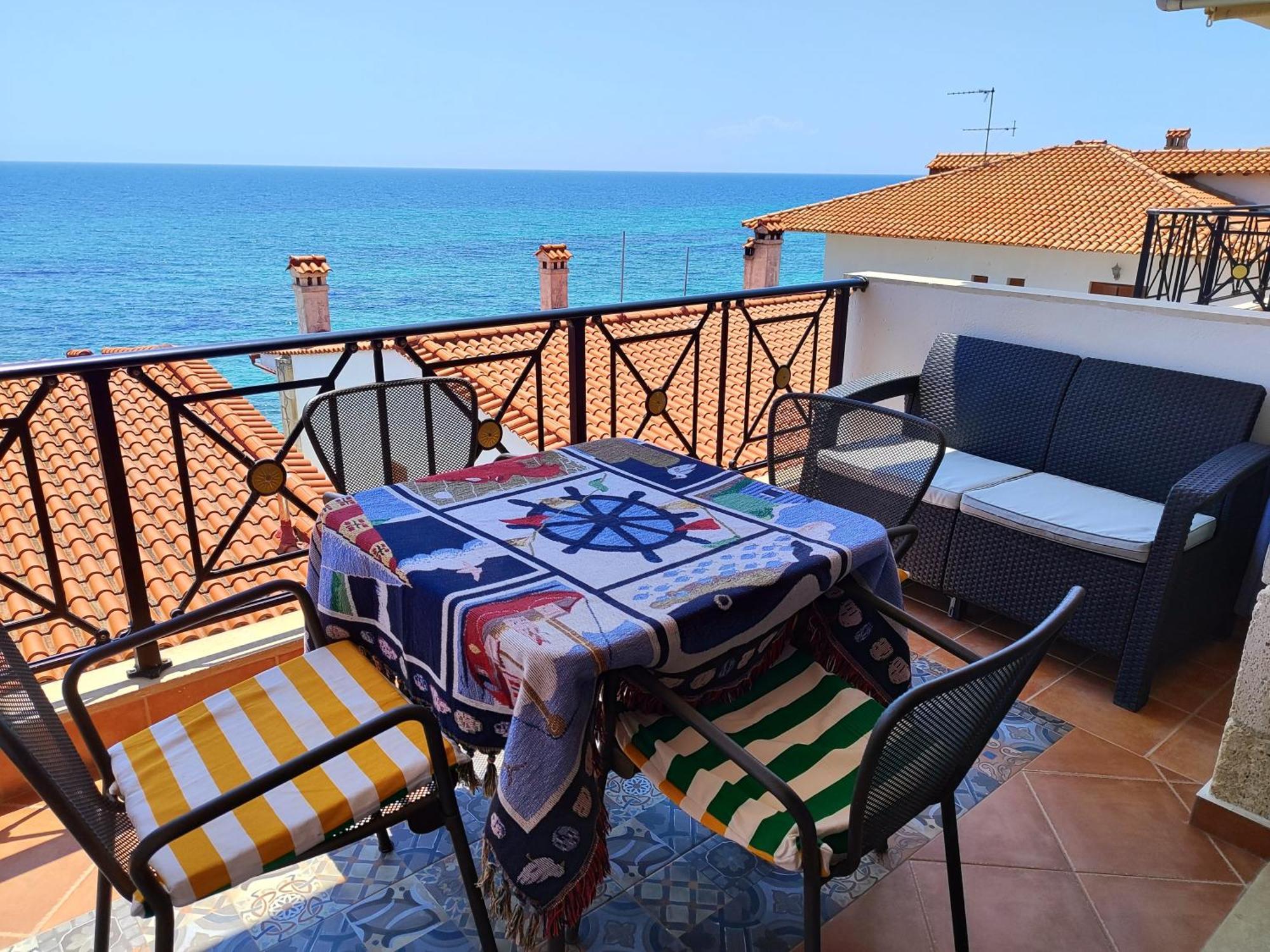 Navy Blue Apartment Nea Skioni Exterior photo